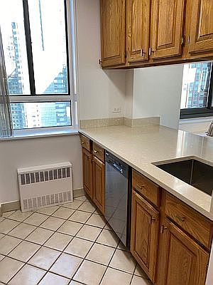 4th image of 347 W 57th St APT 33D