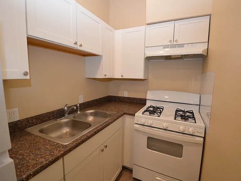 1313 Ortiz Dr SE #3 — Photo 9
