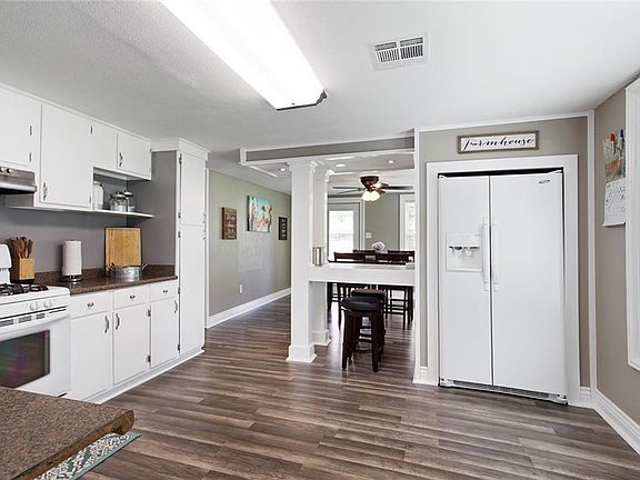 5th image of 303 Sharon Ave