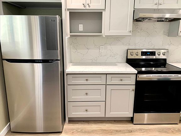 3rd image of 529 Winterberry Way