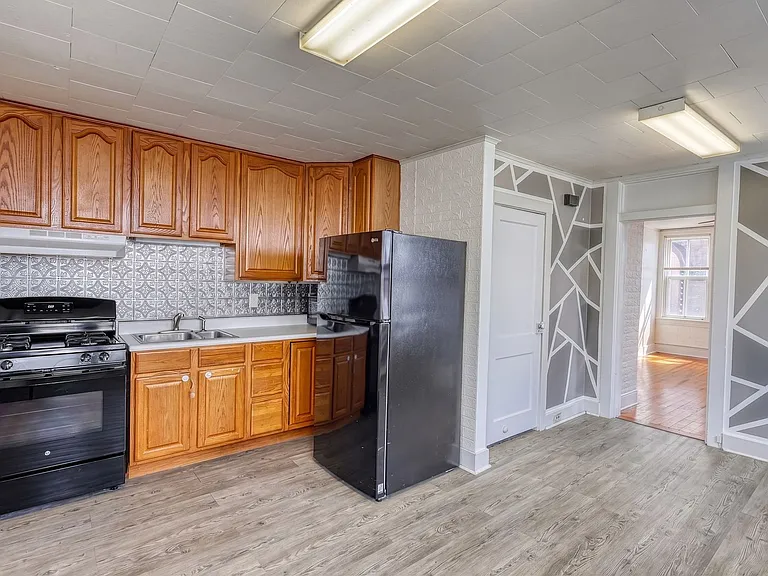 42 E Locust St — Photo 2