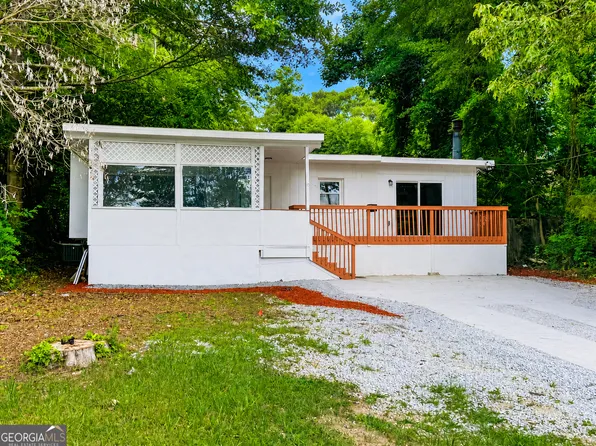967 Lake Dr, Snellville, GA 30039
