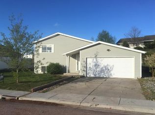 105 Westhills Loop, Gillette, WY 82718
