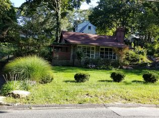 70 Lower Rocky Point Rd, Sound Beach, NY 11789