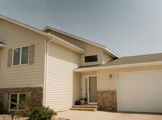 3993 S 19th St, Grand Forks, ND 58201