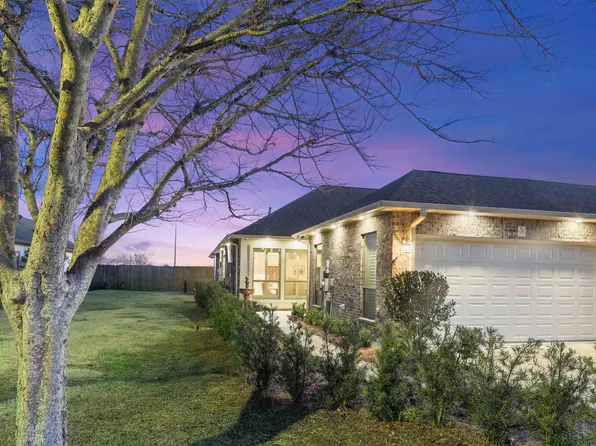 5374 Courtyard Dr, Gonzales, LA 70737