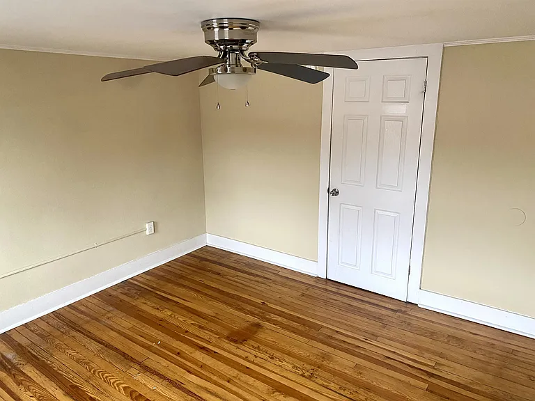 19 Center Streetsingle Family — Photo 9