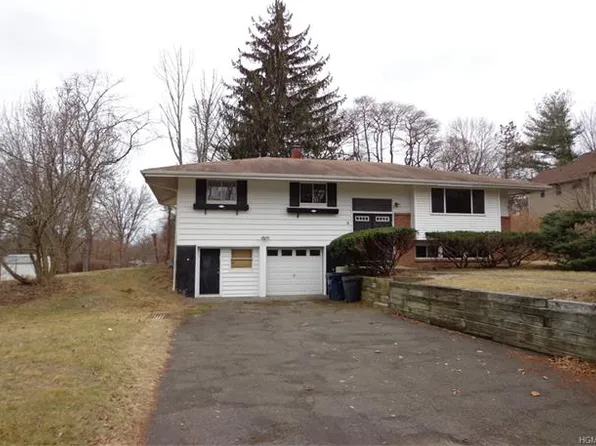 6 Fawn Hill Dr, Airmont, NY 10952
