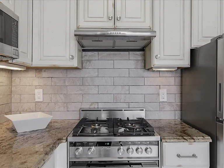 600 Shirley St #1 — Photo 3