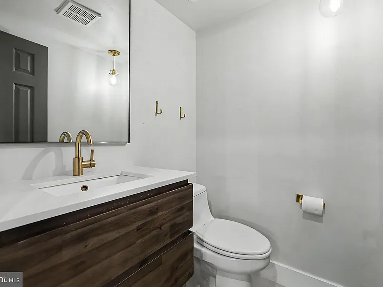2105 Glencourse Ln — Photo 11