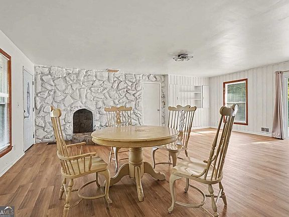 3rd image of 311 Bryant Rd