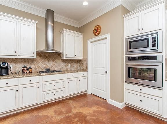 3rd image of 155 Timberlane St
