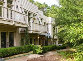 9121 Selborne Ln, Chattahoochee Hills, GA