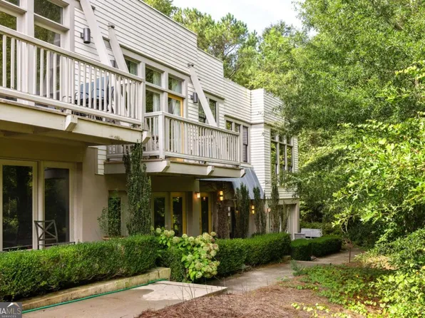 9121 Selborne Ln, Chattahoochee Hills, GA 30268