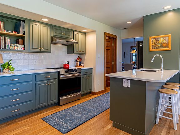3rd image of 2340 Larkspur Ct