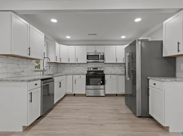 606 7th Ave SW, Decatur, AL 35601