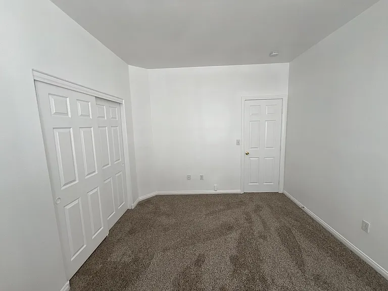 4915 E Russell Rd #142-8 — Photo 26