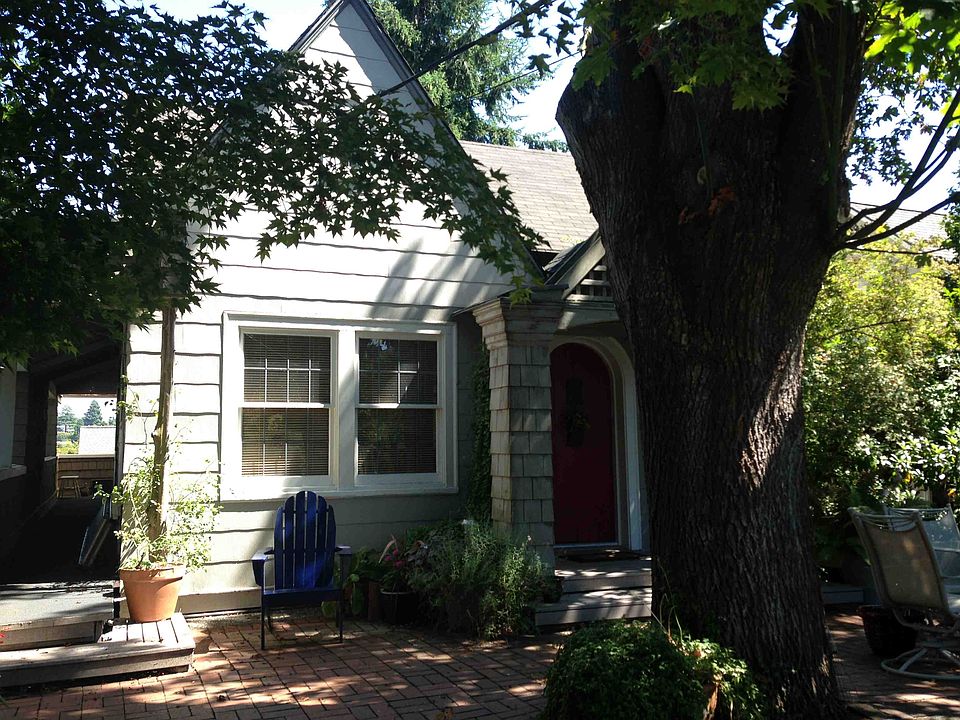 2nd image of 5028 36th Ave NE