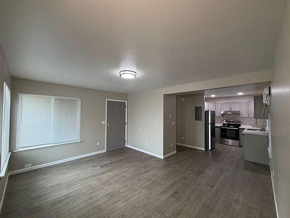 4th image of 2000 W Lincoln Ave Unit 3