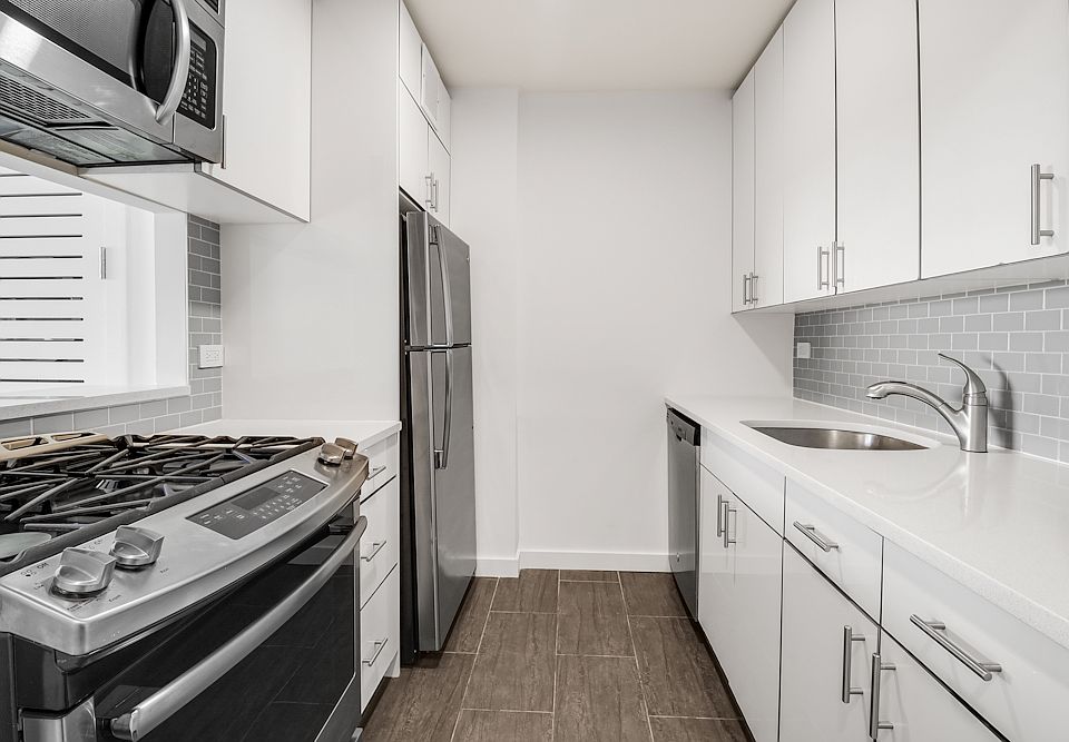 1st image of 520 W 43rd St APT 8K