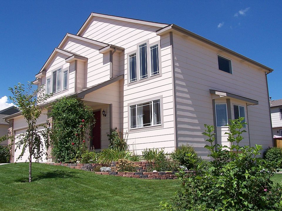 This is a beautiful two story home with an impressive garden-like entry.