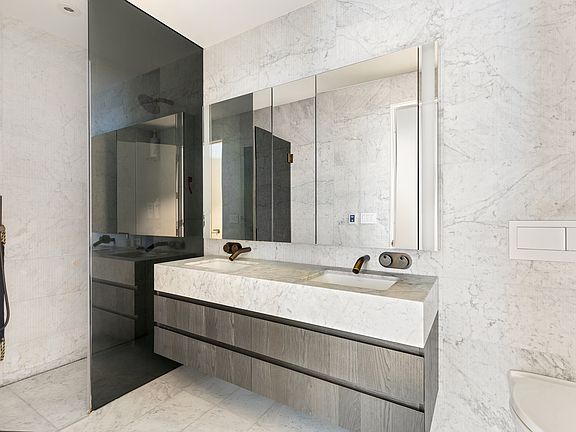 5th image of 130 William St APT 26D