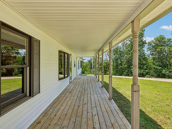 4th image of 2076 Valley View Rd