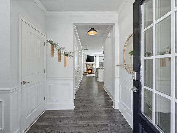 4th image of 609 Spring Water