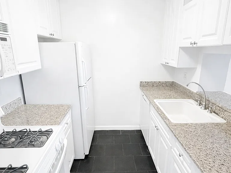350 W 43rd St #17E — Photo 7