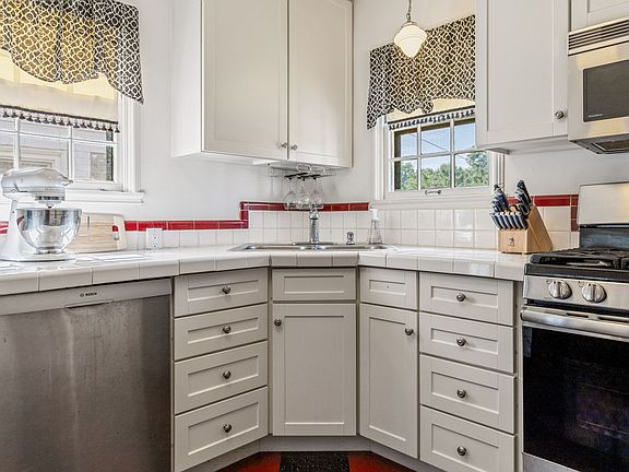 Bosch Dishwasher, gas stove..quartz counters being installed.