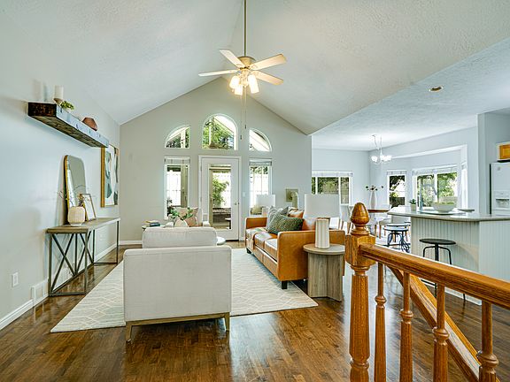 4th image of 1433 E Forge Way