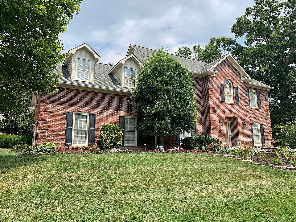 1st image of 828 Foxfield Ln