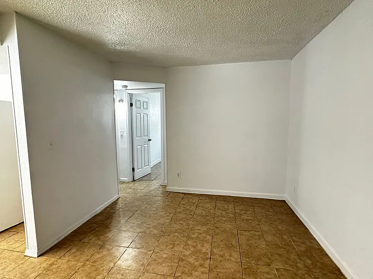 14005 N Palm St #4 — Photo 6