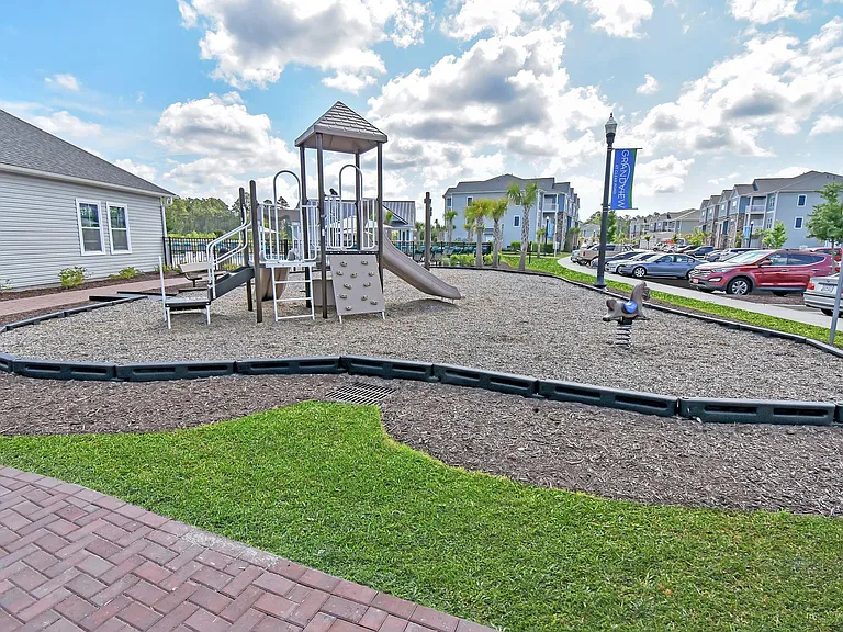 GRANDVIEW AT CLEAR POND APARTMENTS — Photo 11