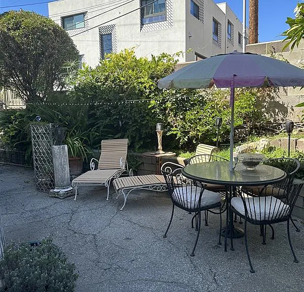 2831 Rowena Ave #3/4 — Photo 15