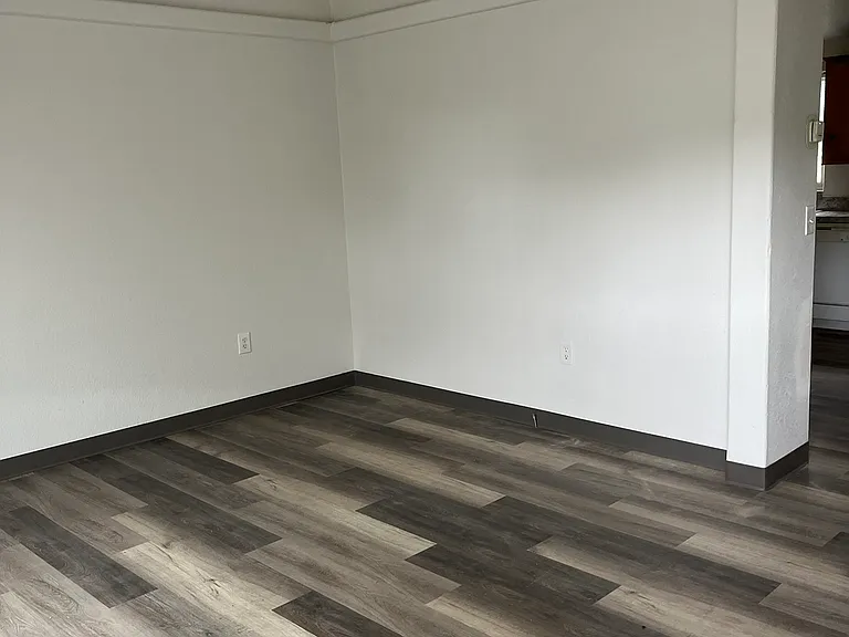 3718 Hawthorne Ave NE — Photo 8