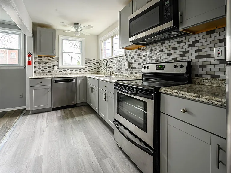 1019 Taylor Dr — Photo 8