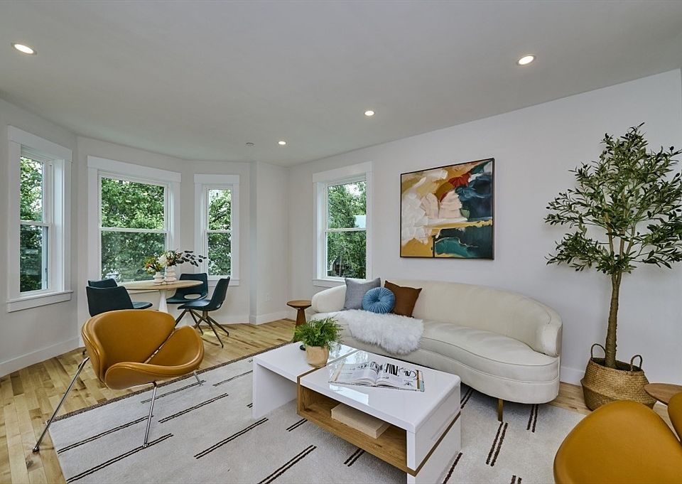 1st image of 17 Macarthur St #3
