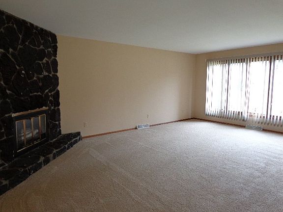 5th image of 1512 Greenwood Dr