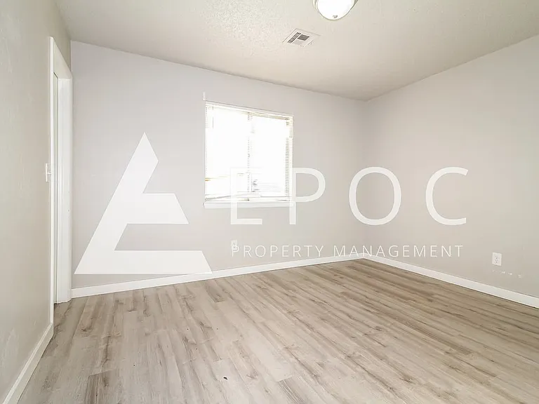 409 Woodland Dr — Photo 15