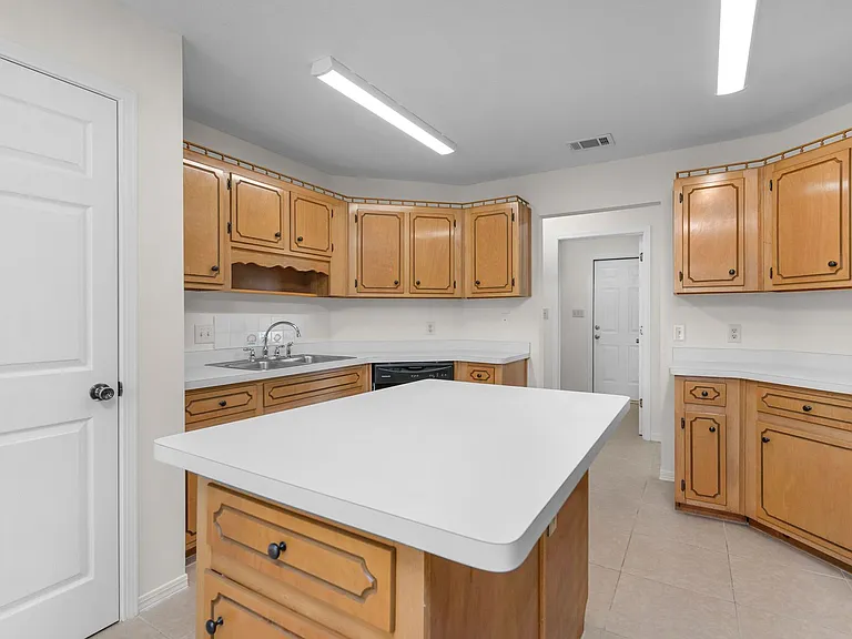 9568 Brentwood Blvd — Photo 15