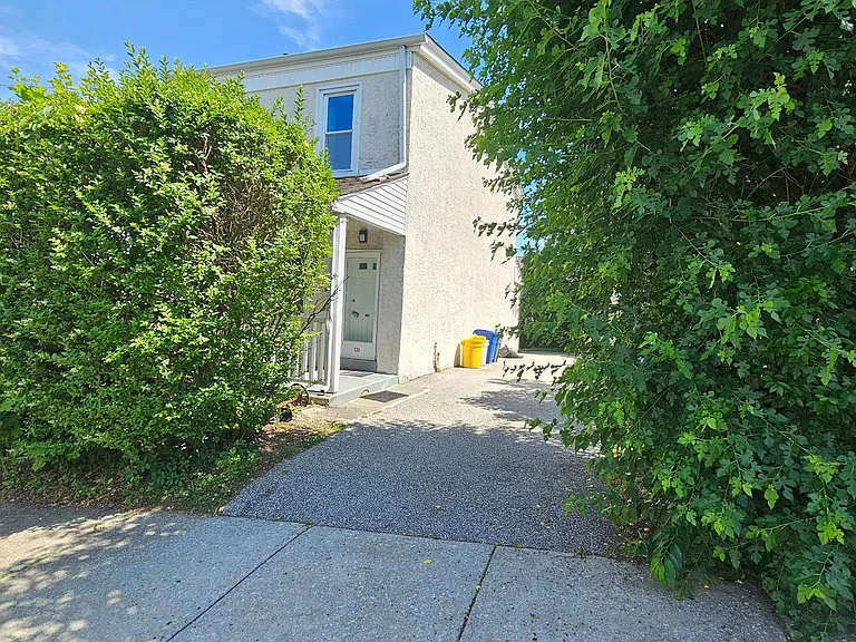130 Rockland Ave — Photo 25