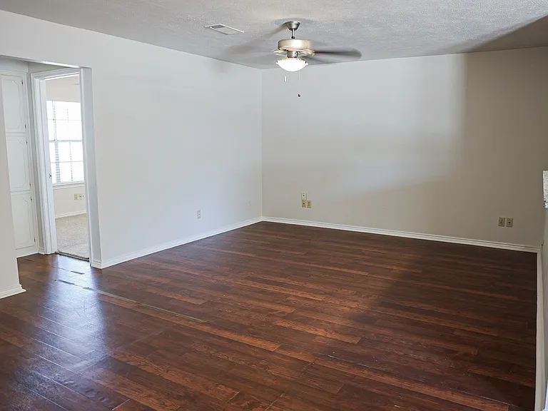 1302 Crescent St — Photo 19