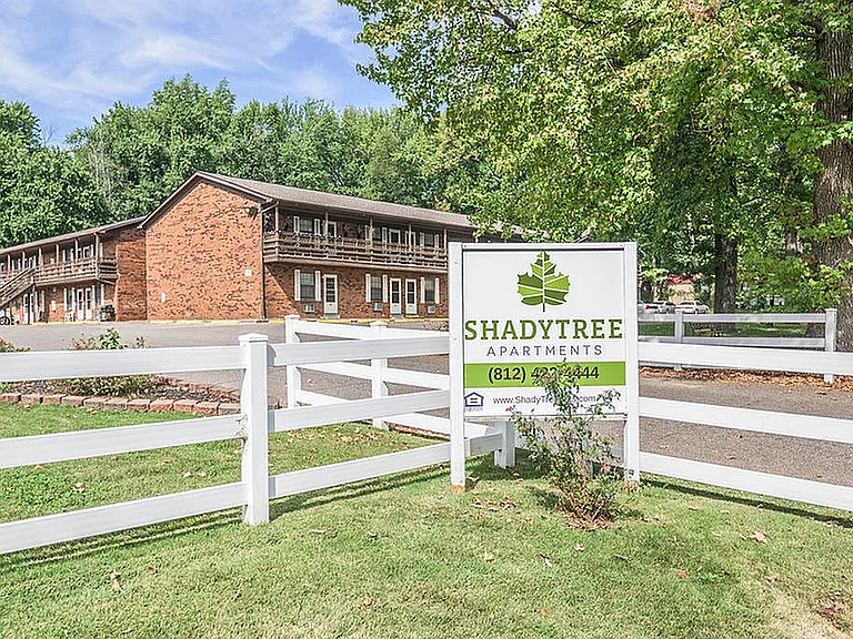 Shady Tree Apartments — Photo 15