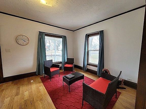 3rd image of 510 W Blodgett St