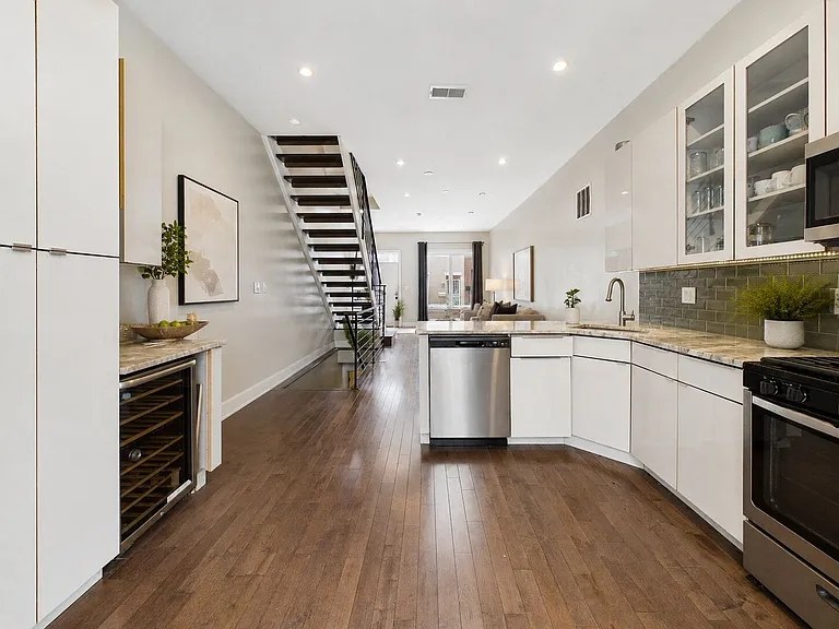 1435 S Taylor St — Photo 9