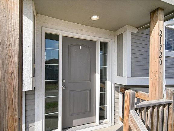 3rd image of 21720 N Rdg