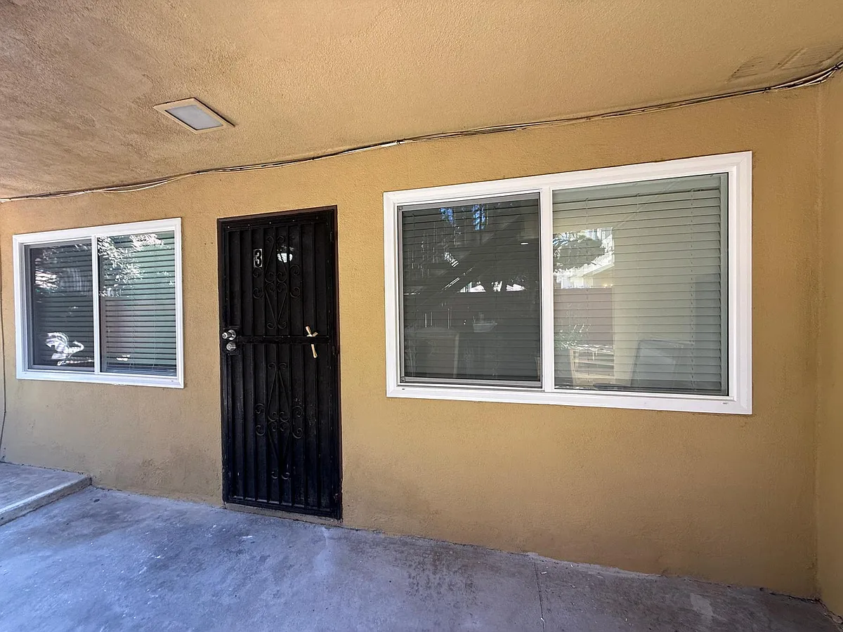 entrance - 2430 Folsom St #3