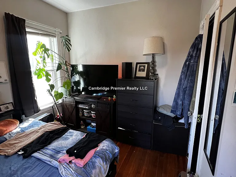 81 Newbury St — Photo 14