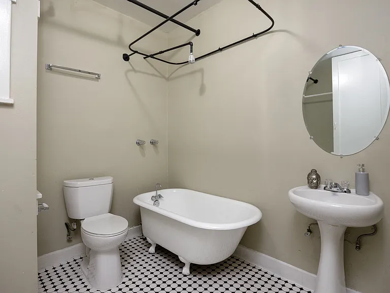 The Gatsby Apartments — Photo 14
